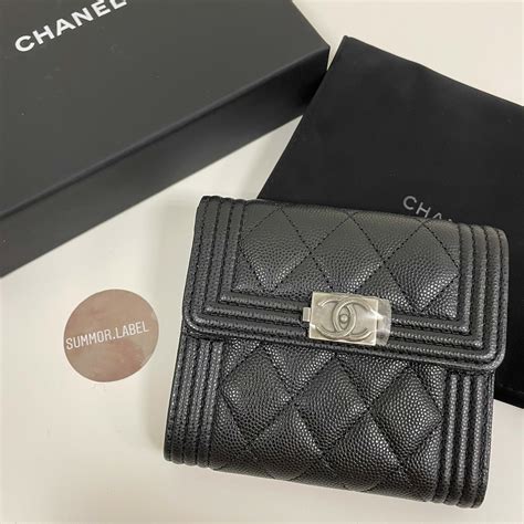 chanel boy三折短夾|boys Chanel flap bag.